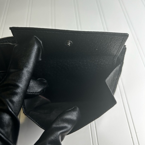 SOLD Gucci Vintage Black Bi-Fold Unisex Wallet - Picture 15 of 16